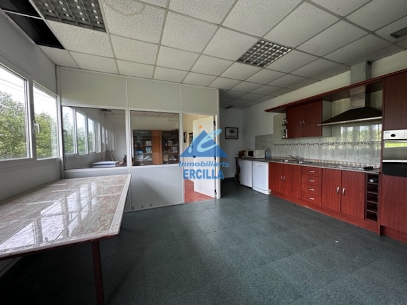 Nave industrial en alquiler con playa privada y cerrada.